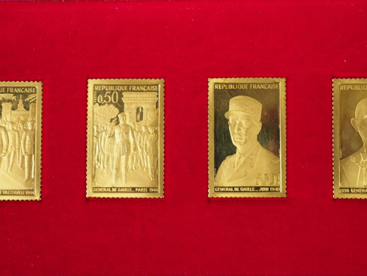 Suite de quatre reproductions de timbres en or 900/1000e  émis pour co