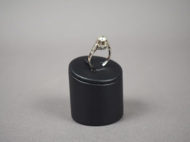 Bague solitaire en platine, ornée d'un diamant taille ancienne d'envir