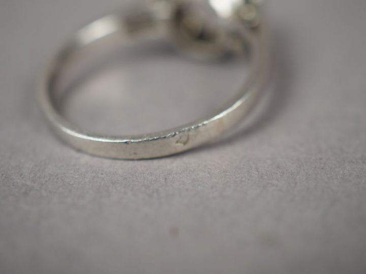 Bague solitaire en platine, ornée d'un diamant taille ancienne d'envir