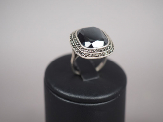 Vente aux enchères Bague en argent, ornée d'une marcassite.  TDD. 50 Poids tel. 6,40 g