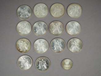 Vente aux enchères Ensemble de quatorze pièces de 50 Francs en argent, 1974 (x2), 1975 (x