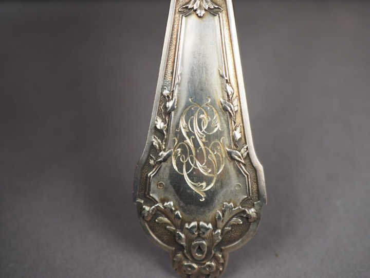 Couvert à servir le poisson en argent et vermeil, poinçon Minerve.  Mo