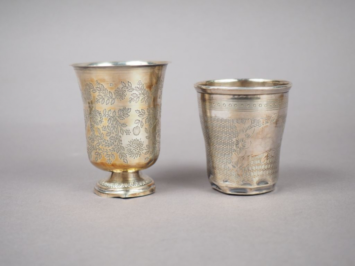 Lot de deux timbales en argent, poinçon Minerve.  Poids. 104 g (enfonc