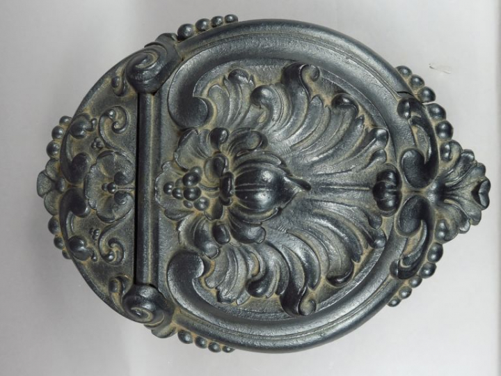 Seau à cendres Napoléon III en fonte à décor de coquille et de rinceau