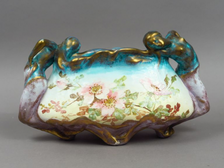 DELPHIN MASSIER à Vallauris. Jardinière en céramique polychrome à déco