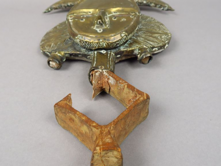 Figure de reliquaire Kota, Sud Gabon, Congo. Bois dur à patine brune, 