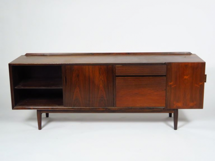 Bureau ministre 1970 en palissadre et bois laqué avec un retour. Dim. 