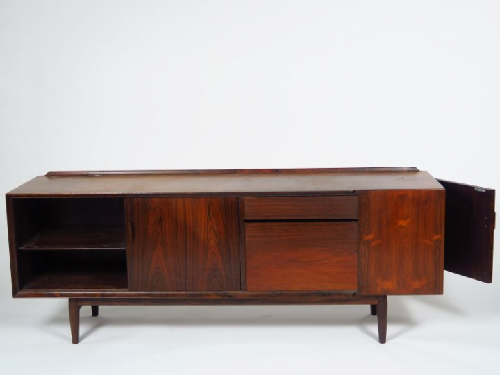 Bureau ministre 1970 en palissadre et bois laqué avec un retour. Dim. 