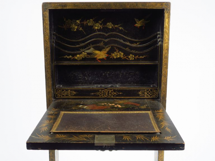 Billet doux Napoléon III de style Extrême Orient en bois noirci et laq