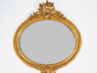 Vente aux enchères Miroir ovale Napoléon III en bois et stuc doré de style rocaille. Dim.