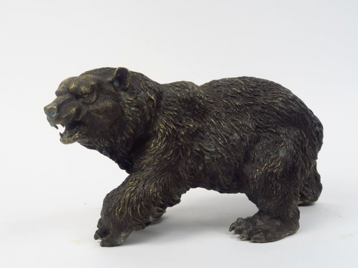 Sujet en bronze à patine brune "Ours". Dim. 20 x 39 cm