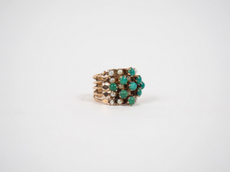 Vente aux enchères Bague cinq anneaux en or 9k, à décor de perles et turquoises en caboch