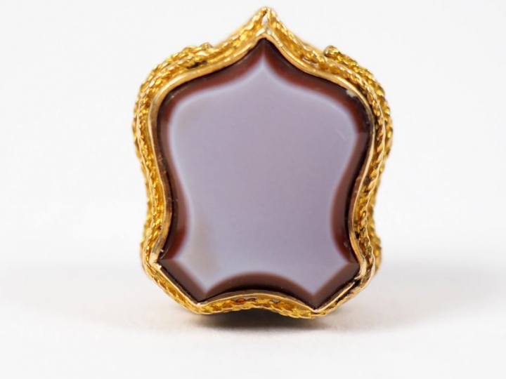 Elément de pendentif en or jaune et pierres dures. Poids tel. 3,40 g