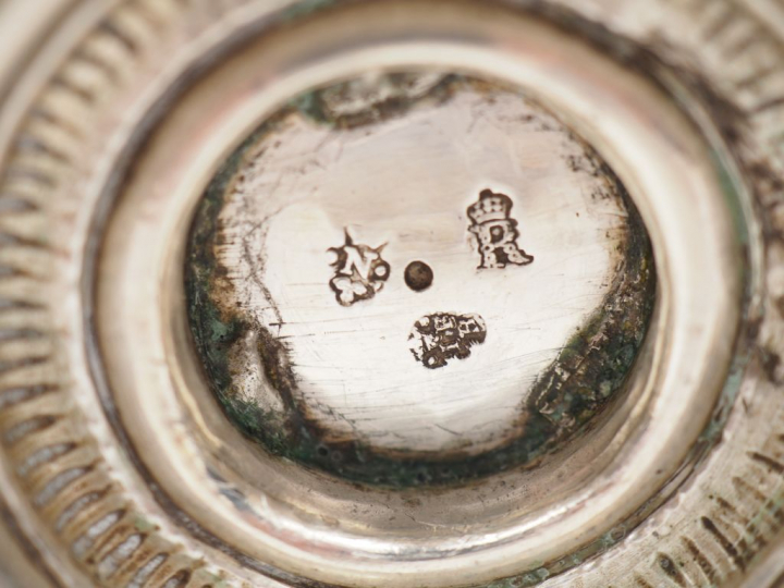 Timbale de forme tulipe XVIIIème en argent, piédouche à décor de godro