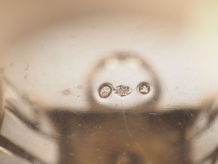 Porte huilier-vinaigrier de style Louis XVI en argent, poinçon au coq,