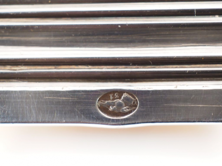 Porte huilier-vinaigrier de style Louis XVI en argent, poinçon au coq,