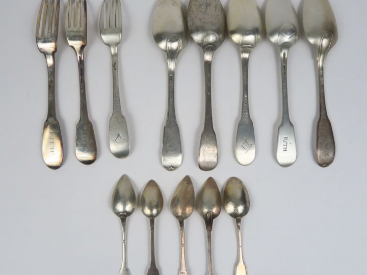 Ensemble de couverts en argents XVIIIème et XIXème, modèles et poinçon