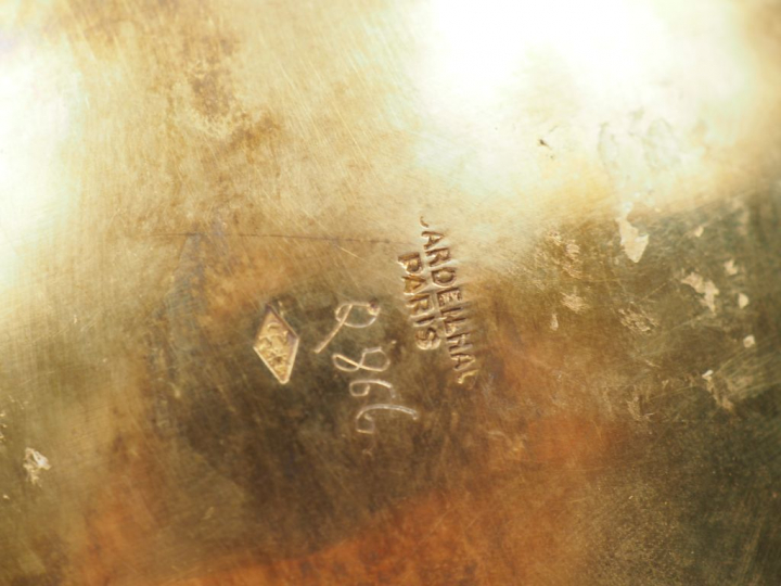 CARDEILHAC.  Théière de style rocaille en vermeil, poinçon Minerve, à 