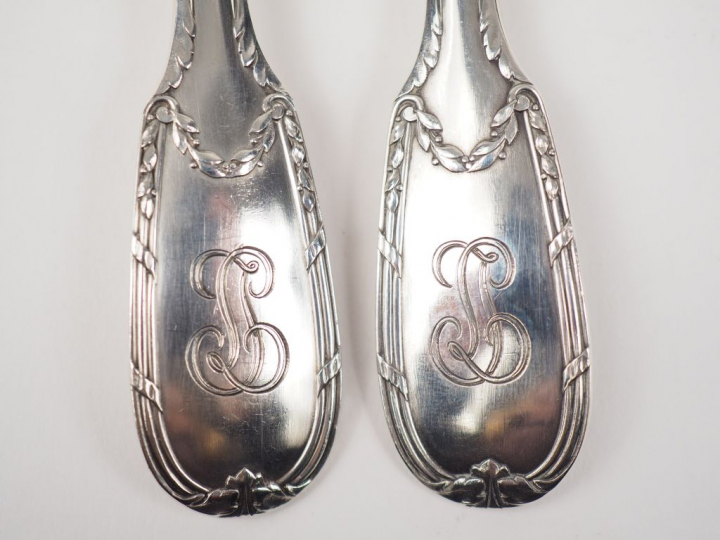 Partie de ménagère de style Louis XVI en argent, poinçon Minerve, à dé