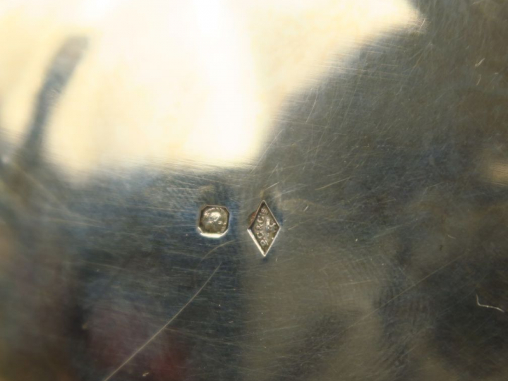 Verseuse de style Louis XV en argent, poinçon Minerve, pieds, anse et 