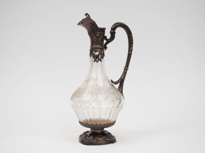 Décanteur de style Louis XVI en cristal gravé et argent, poinçon Miner