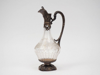 Vente aux enchères Décanteur de style Louis XVI en cristal gravé et argent, poinçon Miner