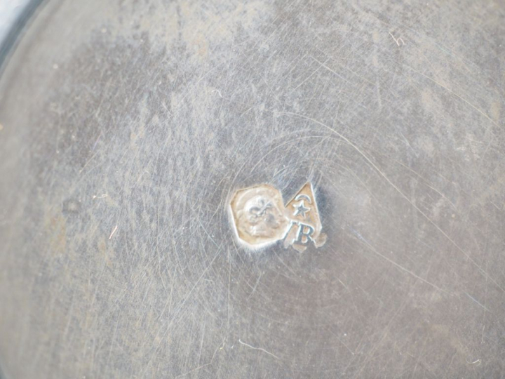 Tasse et sa sous-tasse en argent, poinçon Minerve, à décor de frises d