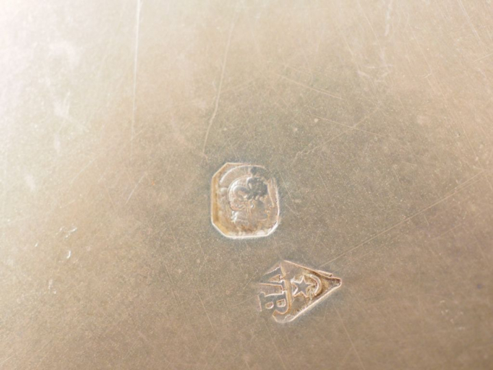 Tasse et sa sous-tasse en argent, poinçon Minerve, à décor de frises d