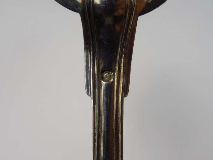 Suite de six couverts à entremets en argent, poinçon Minerve, modèle à