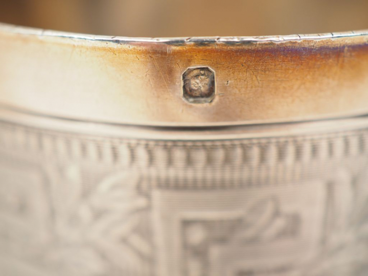 Deux différentes timbales en argent, poinçon Minerve. L'une à décor de