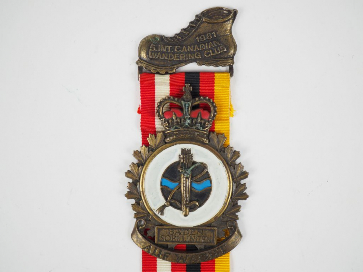 Ensemble de 33 médailles dont : - une médaille de la paix brésilienne 