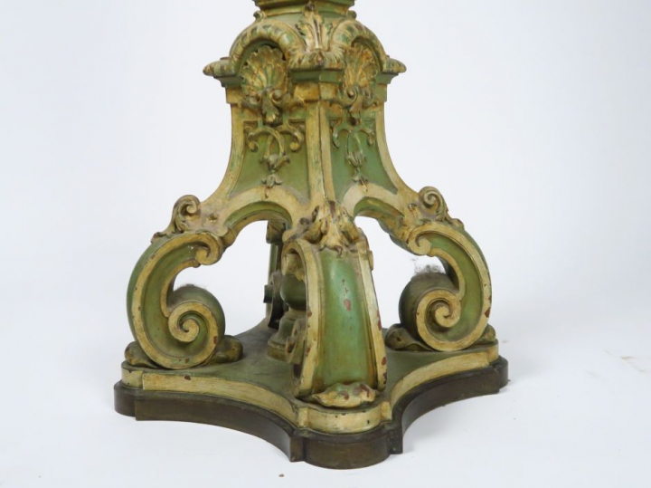 Sellette de style Louis XIV en bois sculpté et mouluré à décor de fleu