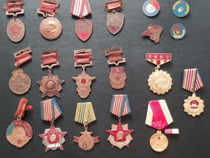 Ensemble comprenant 19 médailles de la 2nde République de Chine. Pério