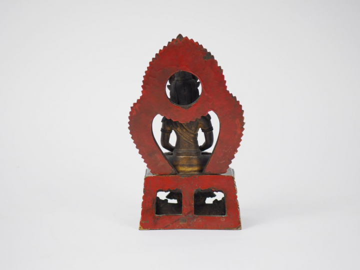 Statuette en bronze doré représentant Amitayus assis en méditation sur