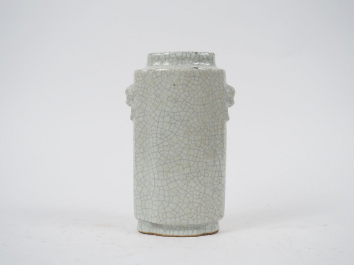 Vase de forme cylindrique, col en forme de Ruy porcelaine craquelée ém