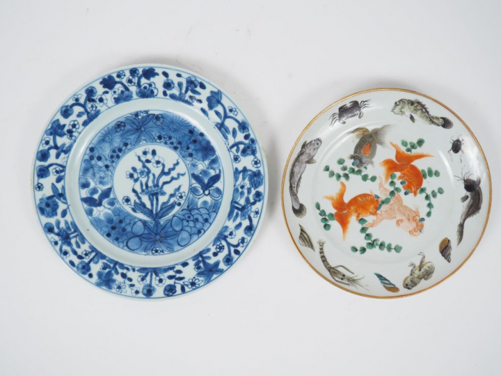 Lot comprenant :  - une assiette en porcelaine de la compagnie des Ind