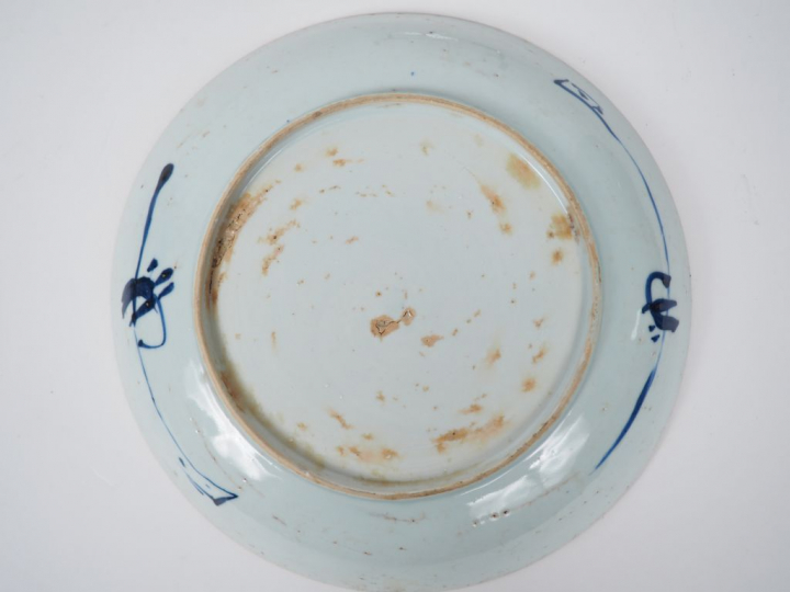 Lot comprenant :  - une paire de coupes en porcelaine et émail céladon