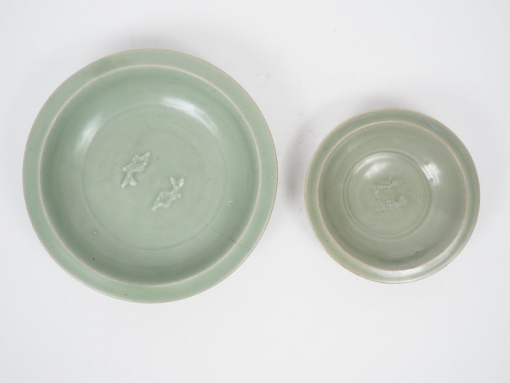 Ensemble comprenant : une grande et une petite coupes creuses en porce