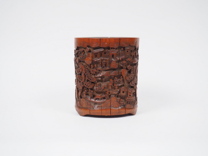 Porte-pinceaux en bambou finement sculpté de scène d'un village lacust