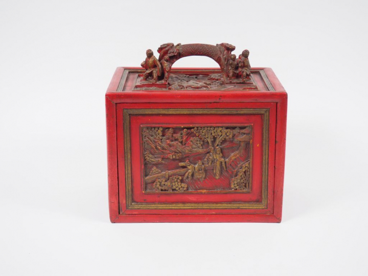 Jeu de Mahjong dans un coffret finement sculpté de scènes de personnag