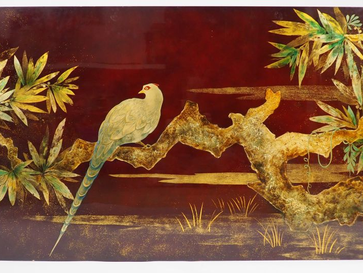 Grand panneau en laque, représentant un faisan branché. Travail polych