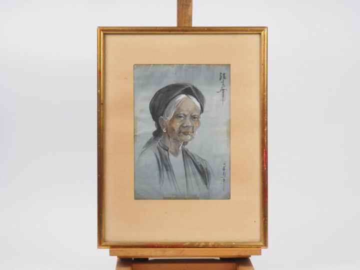 Ecole vietnamienne XXème "Portrait de femme" Peinture sur soie.  Signé