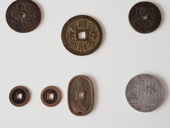 	Vietnam, Japon et Thailande : Lot de neuf pièces en alliages de cuivr