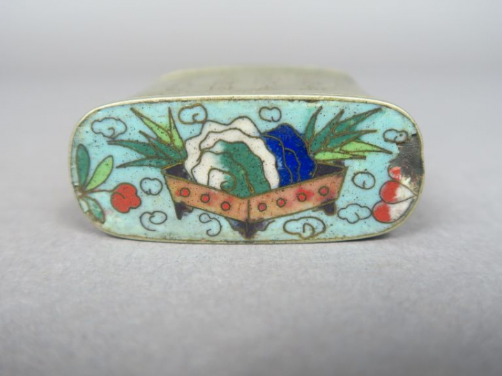 Ensemble comprenant : une boite à opium, une petite boite rectangulair