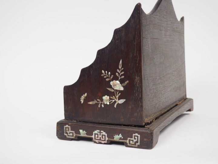 Nécessaire de bureau comprenant un porte-lettres et un buvard en bois 