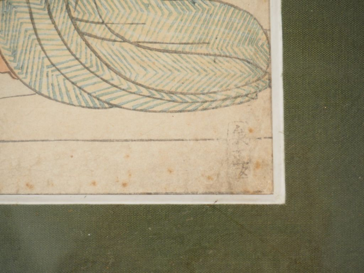 Estampe japonaise représentant une geisha à l'intérieur d'une maison d