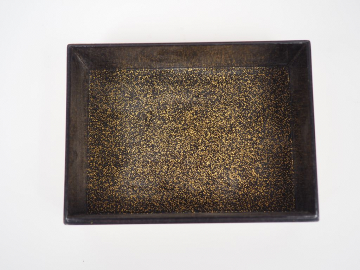 Trois coffrets gigognes de forme rectangulaire en laque or, à décor po