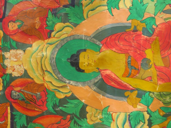 Tanka représentant le bouddha Cakiamoni assis sur un lotus entouré de 