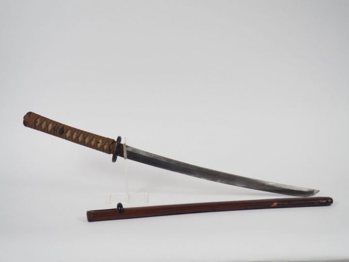 Wakizashi à lame shinogi-zukuri, gunome hamon peu lisible, nakago à un