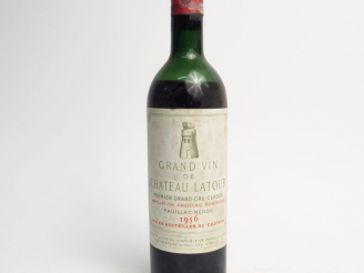 Vente aux enchères 1 BOUTEILLE CHÂTEAU LATOUR 1er GCC PAUILLAC  - 1956 - BEP/CAPS  CORROD